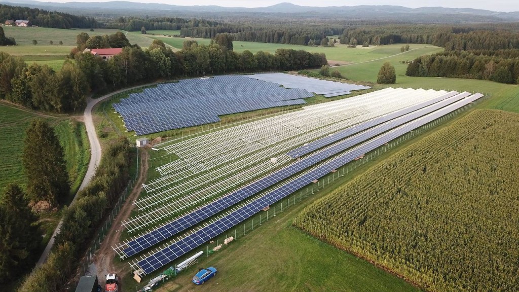  Fotovoltaico per imprese agricole e della trasformazione dei prodotti agricoli Image by Samuel Faber from Pixabay